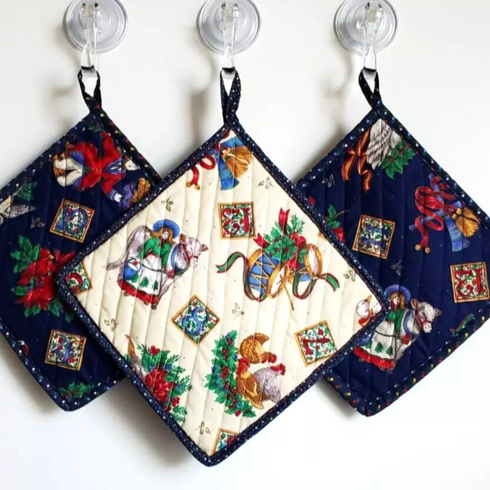 POT HOLDERS SET OF 3 HANDMADE QUILTED CHRISTMAS NEW YEAR HOLIDAY GIFT NEW